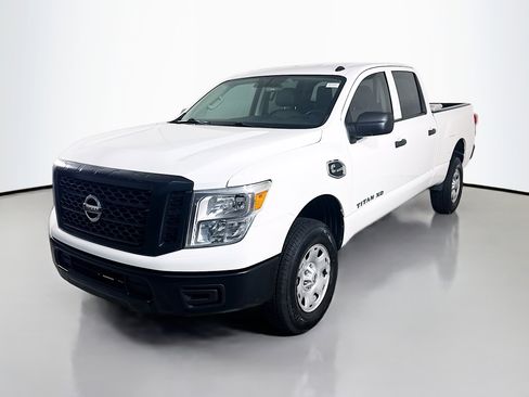 Used 2019 Nissan Titan S w/ S Utility Package image 4