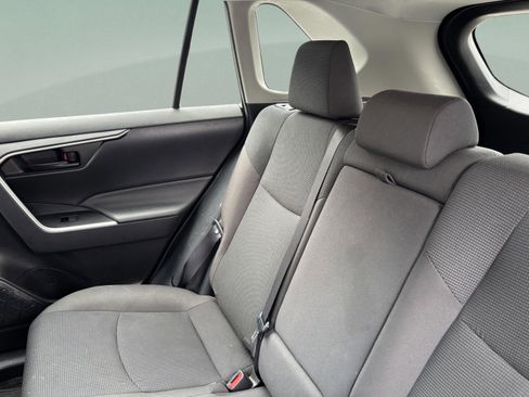 Used 2021 Toyota RAV4 LE FWD image 21