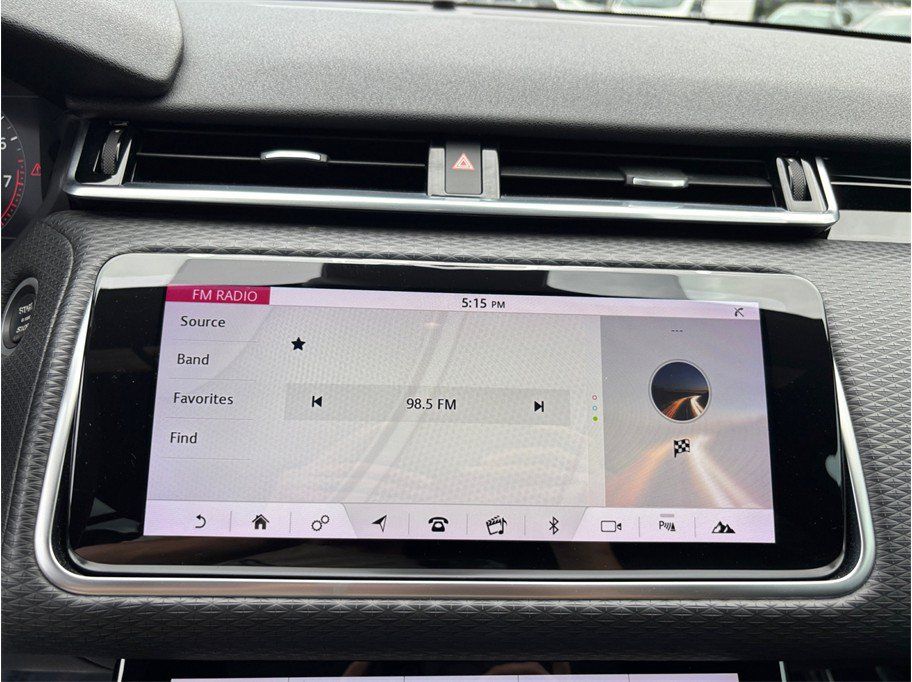 Used 2018 Land Rover Range Rover Velar R-Dynamic SE AWD/4WD image 32