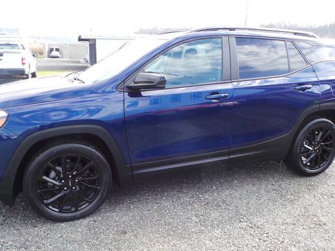 Used 2023 GMC Terrain SLE w/ Driver Convenience Package image 1