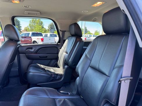 Used 2013 Chevrolet Tahoe LT w/ Luxury Package AWD/4WD image 12