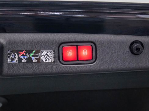 New 2026 Mercedes-Benz E 350 4MATIC Sedan image 34