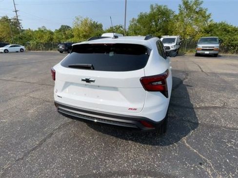 New 2025 Chevrolet Trax RS w/ Sunroof Package image 9