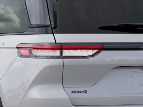 New 2025 Jeep Grand Cherokee Limited image 35