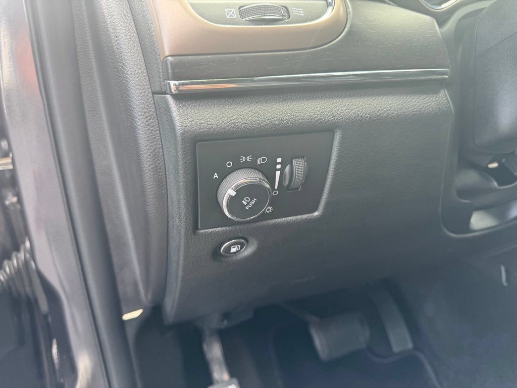 Used 2015 Jeep Grand Cherokee Limited AWD/4WD image 4
