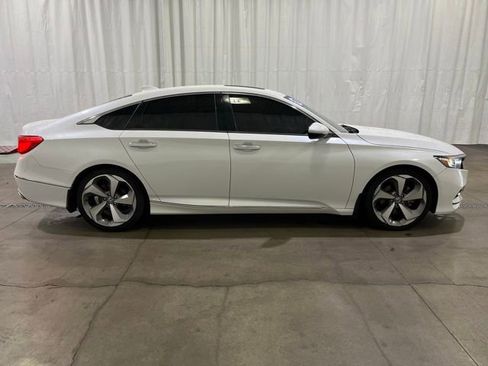 Used 2018 Honda Accord Touring image 2