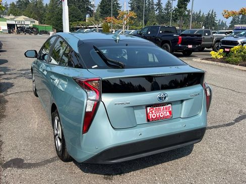 Used 2017 Toyota Prius Four FWD image 9