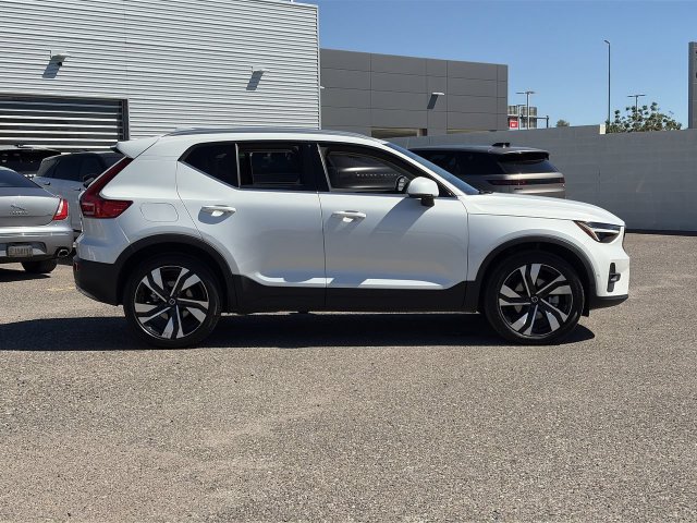 Used 2024 Volvo XC40 B5 Plus w/ Protection Package Premier AWD/4WD image 5