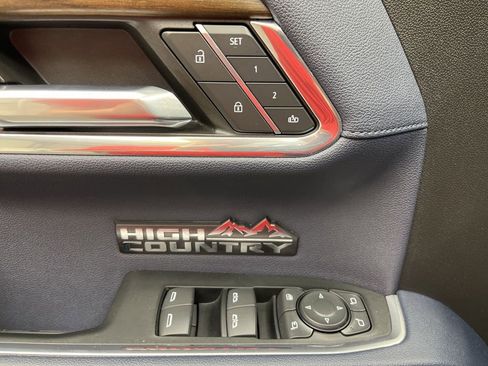 Used 2024 Chevrolet Silverado 1500 High Country w/ Z71 Off-Road Package image 9