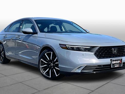 Used 2023 Honda Accord Touring image 3