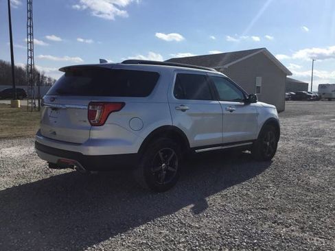 Used 2016 Ford Explorer XLT w/ Equipment Group 202A image 3