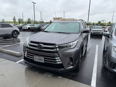 Used 2017 Toyota Highlander Limited Platinum AWD/4WD image 5
