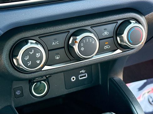 Used 2024 Nissan Versa SV w/ Trunk Package image 9