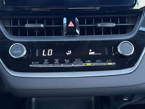 Used 2025 Toyota Corolla LE image 23