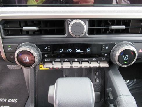 Used 2025 Toyota 4Runner Trailhunter image 26