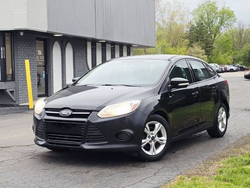 Used 2014 Ford Focus SE w/ SE Winter Package FWD image 2