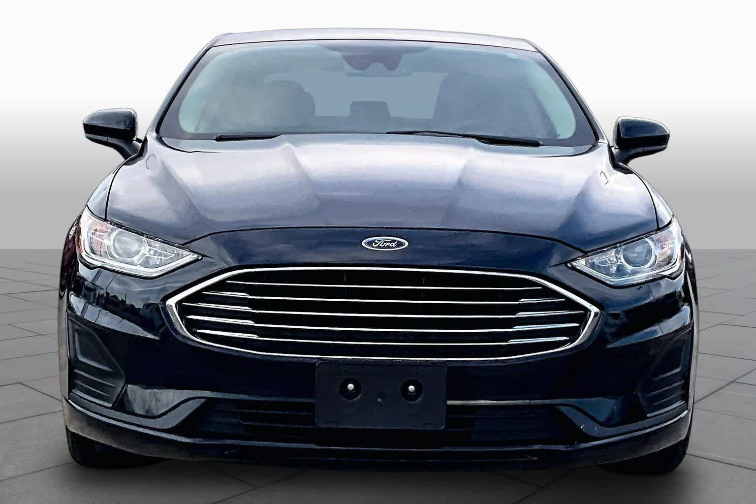 Used 2020 Ford Fusion SE FWD image 4
