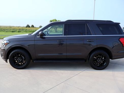 Used 2024 Ford Expedition XLT RWD image 2