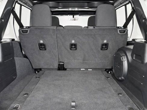 Used 2021 Jeep Wrangler Unlimited Rubicon w/ Xtreme Recon 35" Tire Package image 8