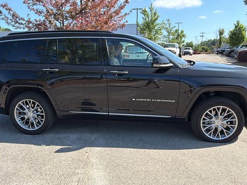 Used 2025 Jeep Grand Cherokee L Summit w/ Rear Seat Video Group I AWD/4WD image 7