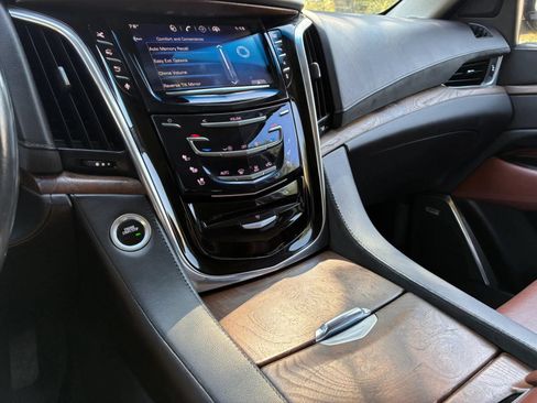 Used 2015 Cadillac Escalade Premium AWD/4WD image 26