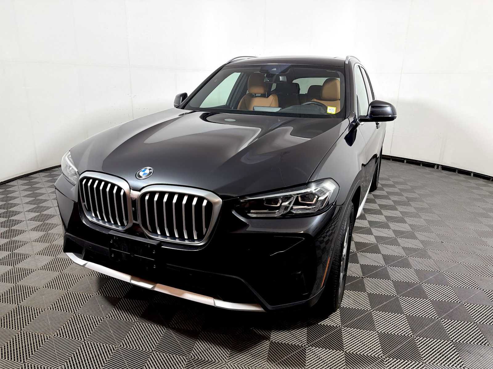 Used 2024 BMW X3 xDrive30i w/ Convenience Package AWD/4WD image 3