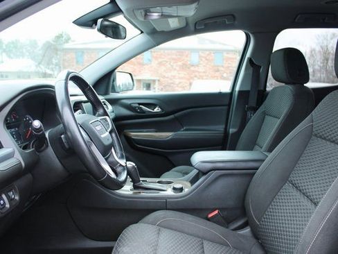 Used 2017 GMC Acadia SLE image 12