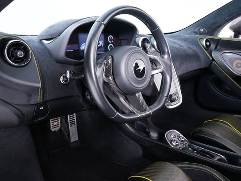 Used 2019 McLaren 570S Spider RWD image 4
