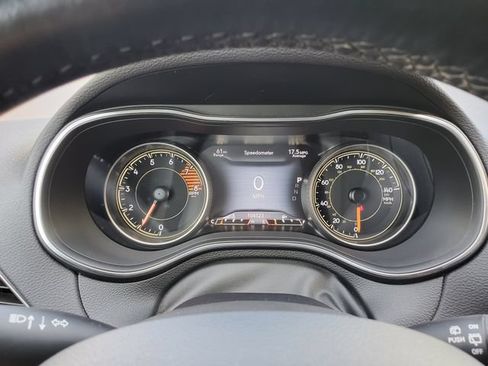 Used 2019 Jeep Cherokee Trailhawk AWD/4WD image 26