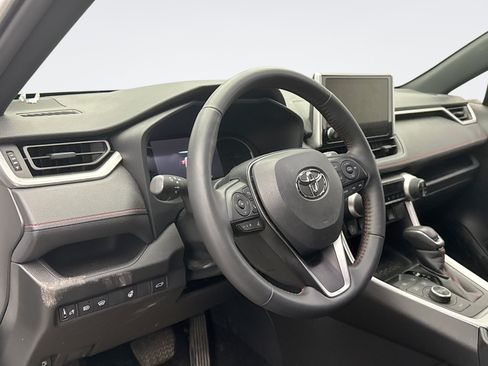 Used 2025 Toyota RAV4 SE w/ Weather & Moonroof Package AWD/4WD image 7