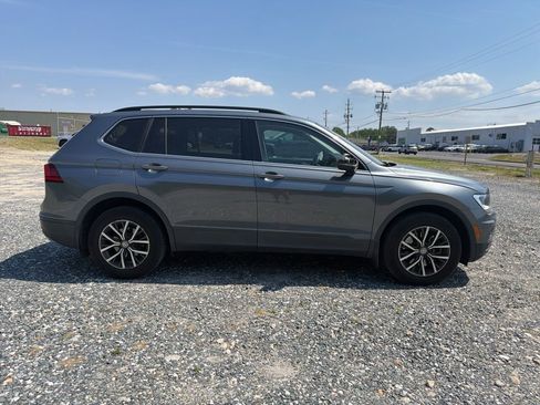 Used 2019 Volkswagen Tiguan SE w/ Panoramic Sunroof Package FWD image 6