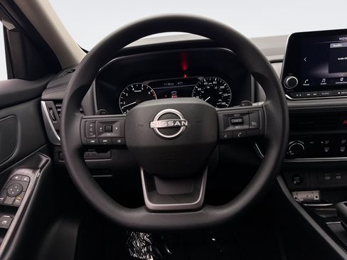 Used 2025 Nissan Rogue S FWD image 12