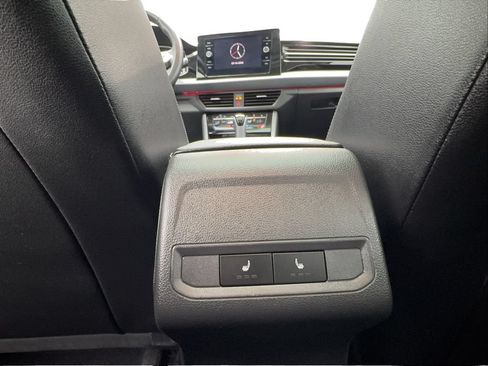 Used 2025 Volkswagen Jetta SEL FWD image 38