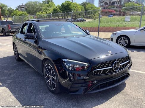 Used 2022 Mercedes-Benz E 350 4MATIC Sedan image 3