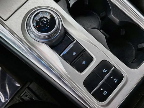 Used 2022 Ford Explorer XLT w/ Equipment Group 202A RWD image 16