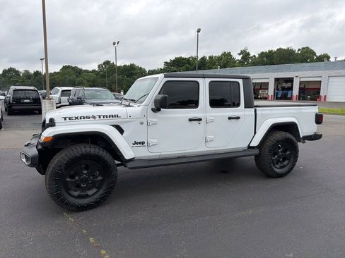 Used 2022 Jeep Gladiator Sport AWD/4WD image 12