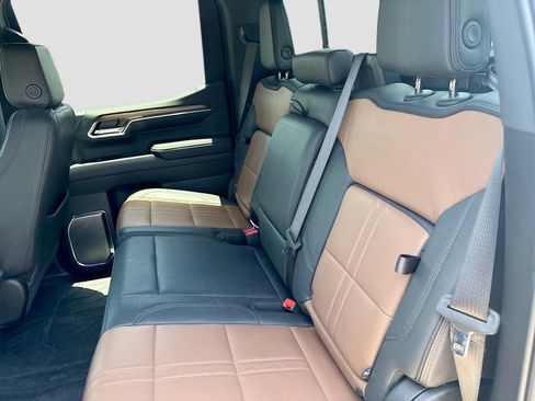 Used 2024 Chevrolet Silverado 1500 High Country AWD/4WD image 25