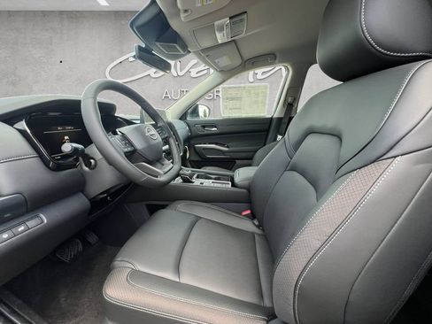 New 2026 Nissan Pathfinder SL w/ Cargo Package FWD image 20