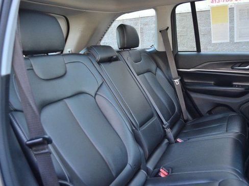 Used 2023 Jeep Grand Cherokee Altitude image 39