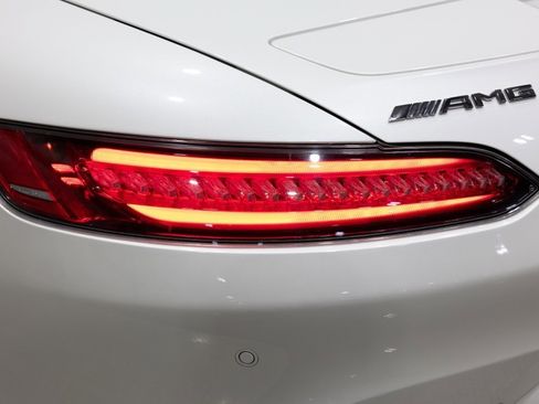 Used 2018 Mercedes-Benz AMG GT Roadster w/ Exclusive Interior Package image 32