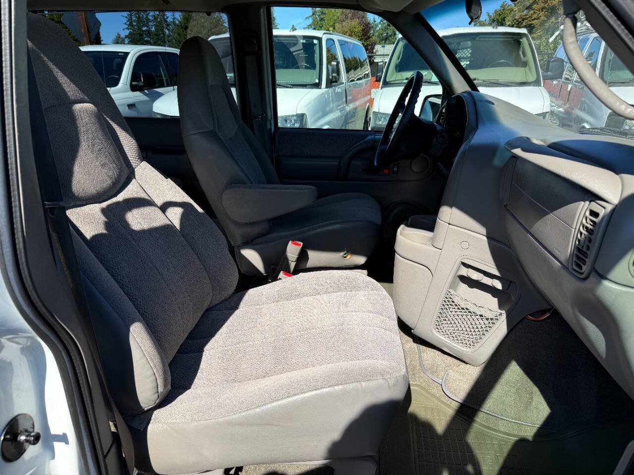 Used 2003 Chevrolet Astro LT AWD/4WD image 16