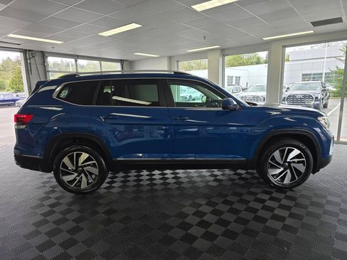 Used 2025 Volkswagen Atlas SEL AWD/4WD image 2