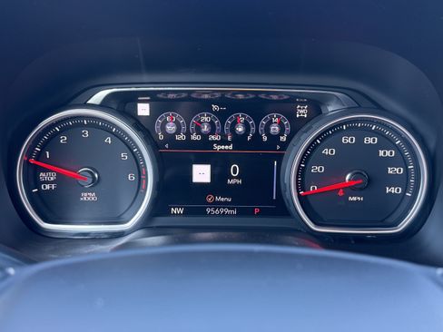 Used 2021 Chevrolet Suburban Premier image 32