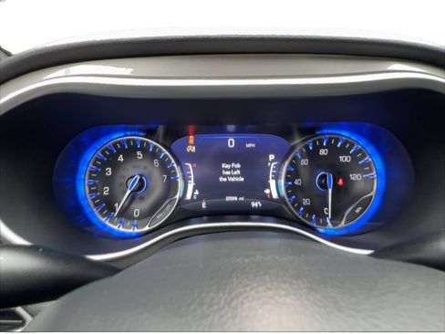 Used 2025 Chrysler Pacifica Select FWD image 38