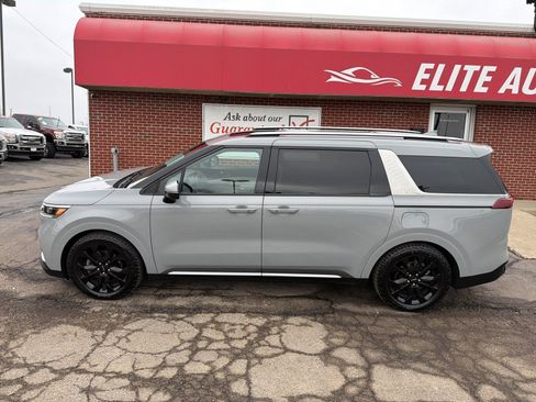 Used 2024 Kia Carnival SX Prestige image 2