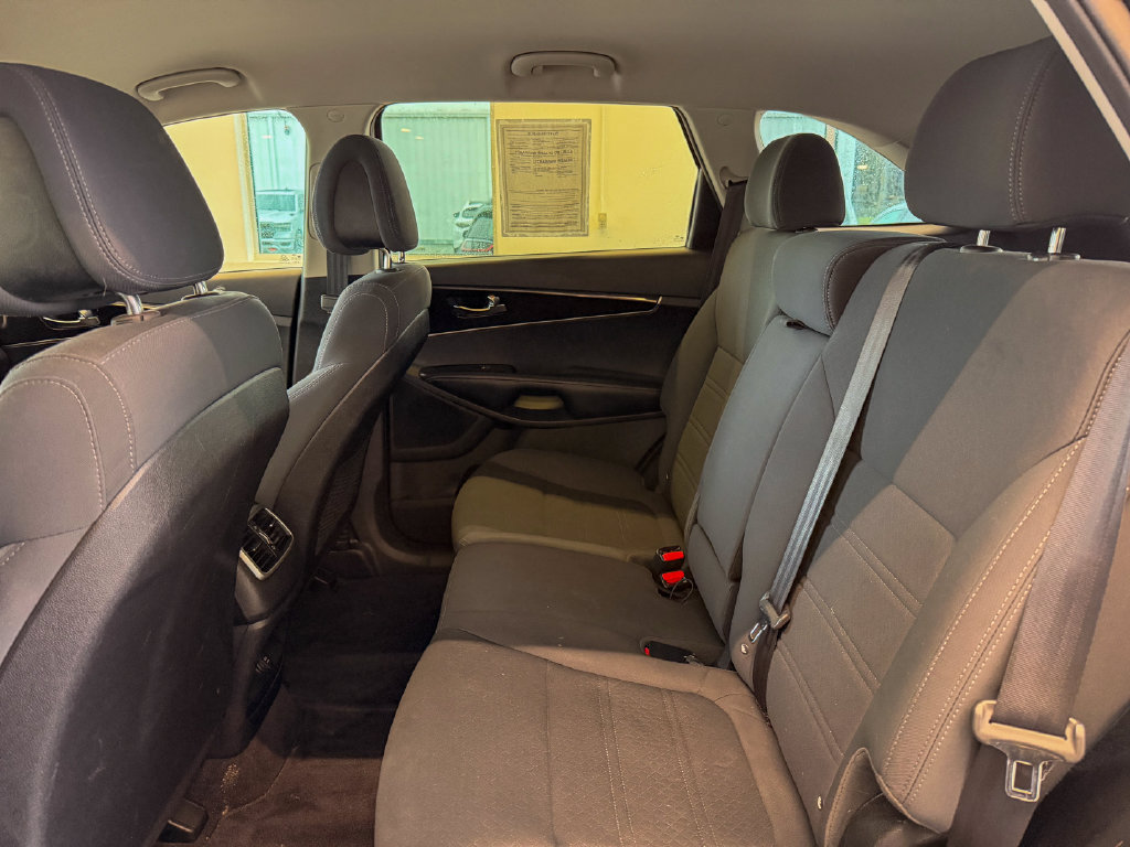 Used 2016 Kia Sorento L FWD image 17