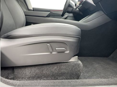 Used 2026 Tesla Model Y AWD image 23