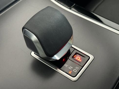 Used 2025 Land Rover Range Rover Velar Dynamic SE image 22