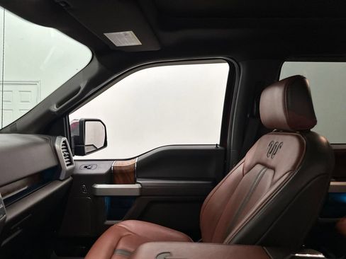 Used 2018 Ford F150 King Ranch w/ Equipment Group 601A Luxury AWD/4WD image 31