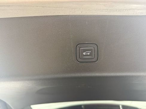 Used 2018 Chevrolet Traverse LT AWD/4WD image 34